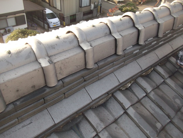 屋根修理 ラバーロック工法による瓦の補強工事 加古川市 施工前