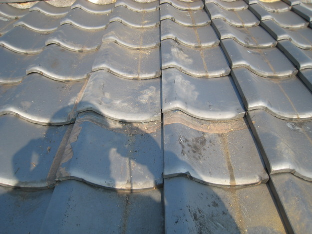 屋根修理 ラバーロック工法による瓦の補強工事 加古川市。施工前写真