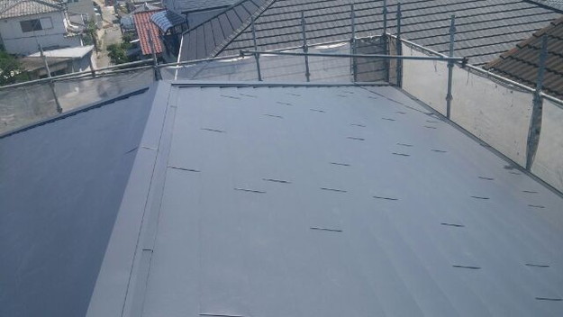カバー工法による屋根のリフォーム工事完了写真1438572120256
