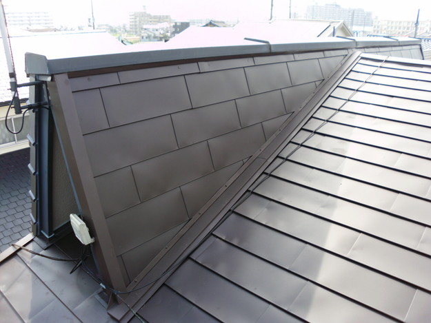 カバー工法による屋根リフォーム工事完了写真DSCI0114