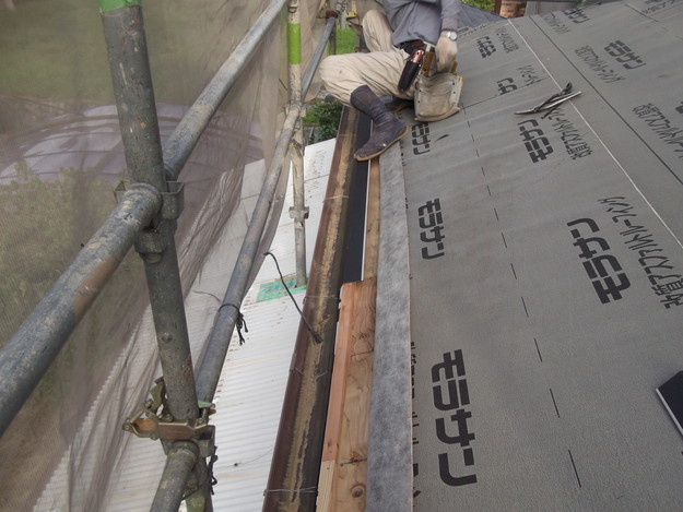 屋根のリフォーム新設瓦設置中DSCF2051