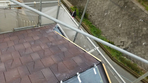 屋根のリフォーム神戸市新設屋根材ハイブリッド瓦設置作業1461820881713