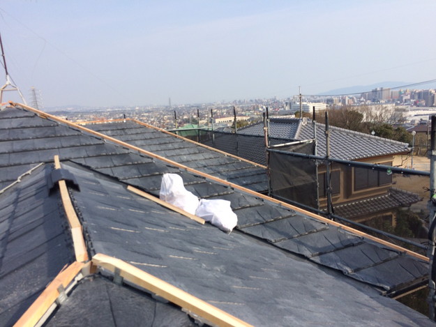 屋根のリフォーム葺き替え工事新設屋根材設置中1459505908003