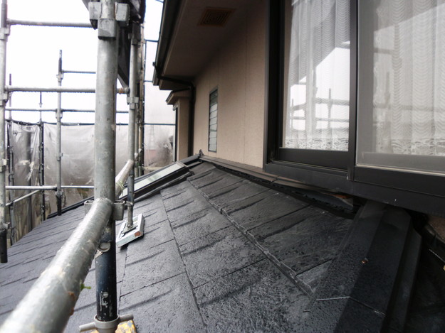 屋根のリフォーム葺き替え工事新設屋根材設置中DSCI1300
