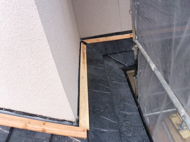 屋根のリフォーム葺き替え工事新設屋根材設置中DSCI1302