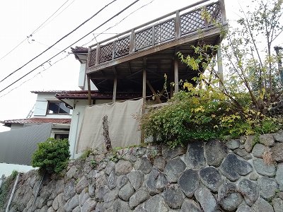 高台の家