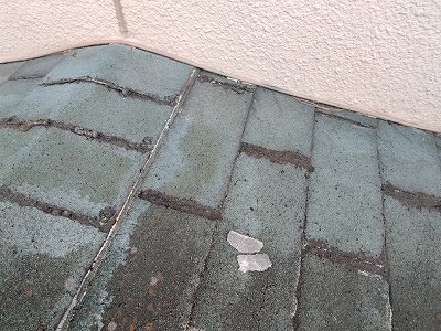 シングル屋根　壁際