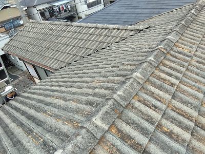 大屋根　経年劣化　セメント瓦