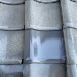 明石市にて、2階建てのお家　和瓦（釉薬瓦）に割れが発生したため、差し替え工事を実施した。
