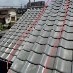 明石市　雹に打たれ和瓦(ハイシルバー)の袖瓦・万十軒瓦を固定していた銅線が切断された！