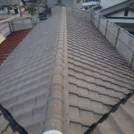 高砂市　木造2階建て住宅の釉薬瓦(ハイシルバー)　屋根メンテナンス工事（棟積み直し・谷板金交換）