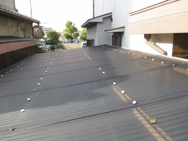 既存波板　経年劣化