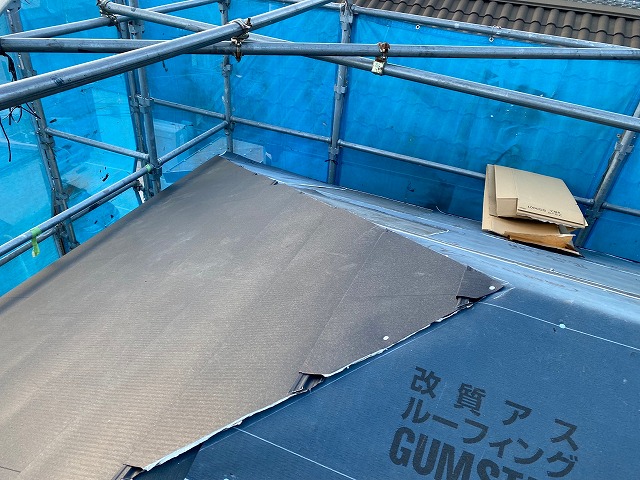 シルキーＧ２屋根材カバー工法