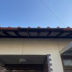加古川市　玄関上、経年劣化の為、軒樋の雨樋半丸一部破損、軒樋補修工事