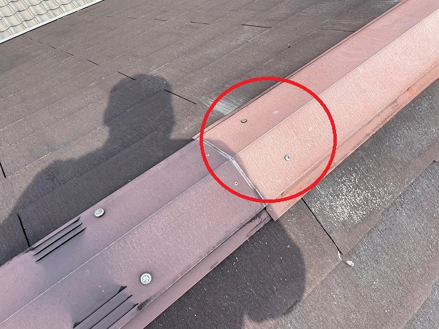 明石市　棟板金箇所浮きビス止め
