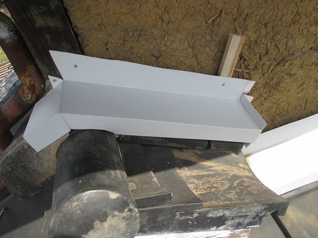 神戸市　雨押え板金新設