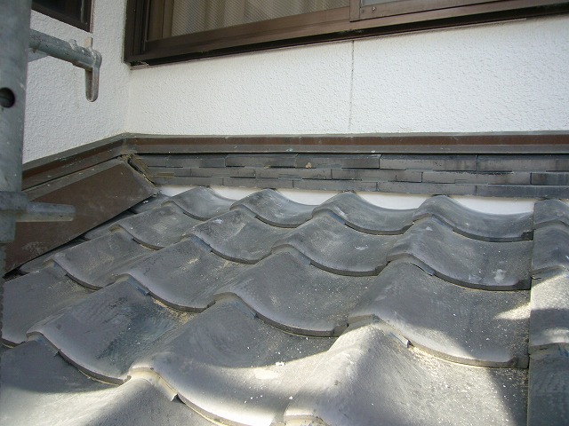 壁際漆喰塗り直し