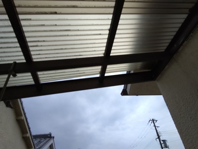 加古川市 波板ポリカーボネート 浮き