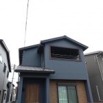 加古川市で雨樋(角樋)に多数の穴あき被害|雹災害による破損を自然災害鑑定士が調査