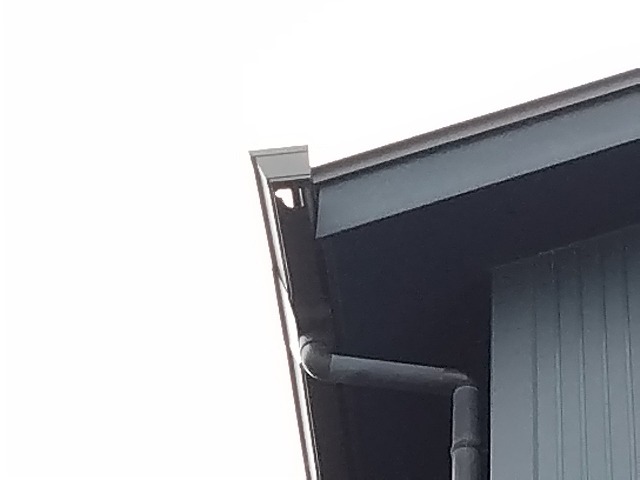 加古川市　軒どい止まり付近に穴あき