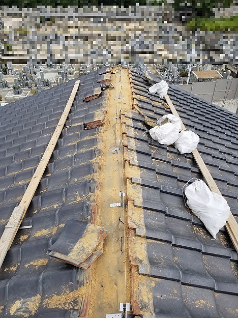 明石市 日本瓦(釉薬瓦)棟撤去