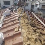 明石市の和瓦屋根で棟から雨漏り発生、棟積み替え工事で防水性と納まりを改善