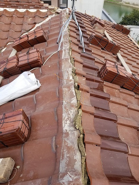 明石市 棟ラインの下地状態の確認と清掃