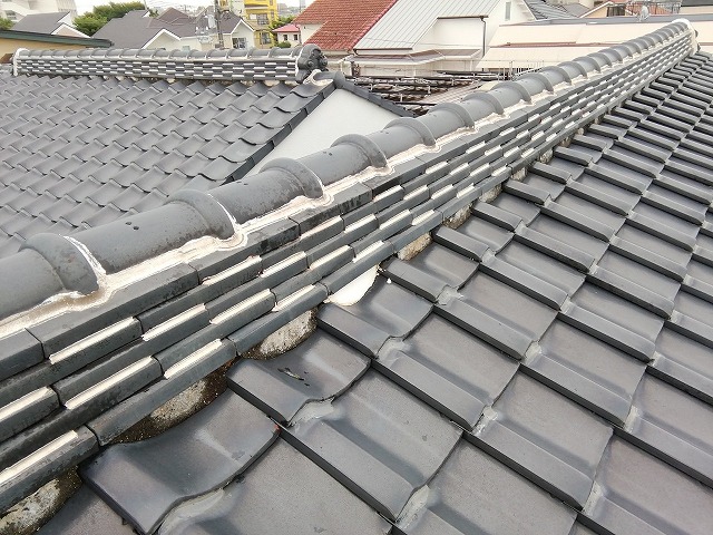 明石市 釉薬瓦 棟ラバーロック工法