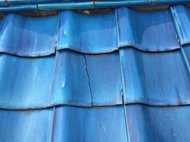 明石市 桟瓦の割れ(ひび割れ)の確認