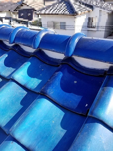 明石市 7寸丸一発仕上げのビス止めで棟を安定化