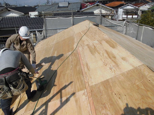 明石市　葺き替え　コンパネ