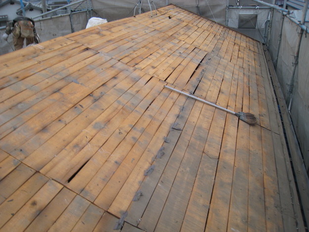 加古川市　葺き替え　既存瓦撤去中