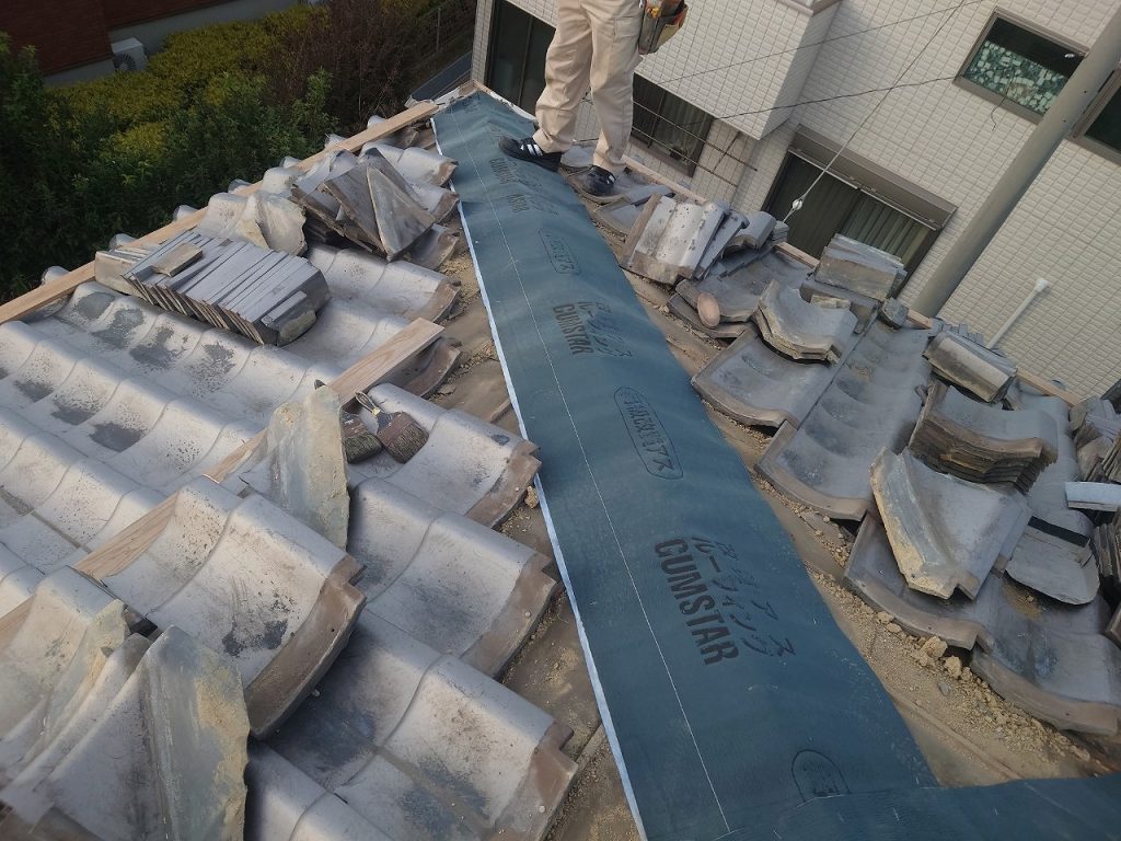 明石市　防水シート　棟工事　ゴムアス