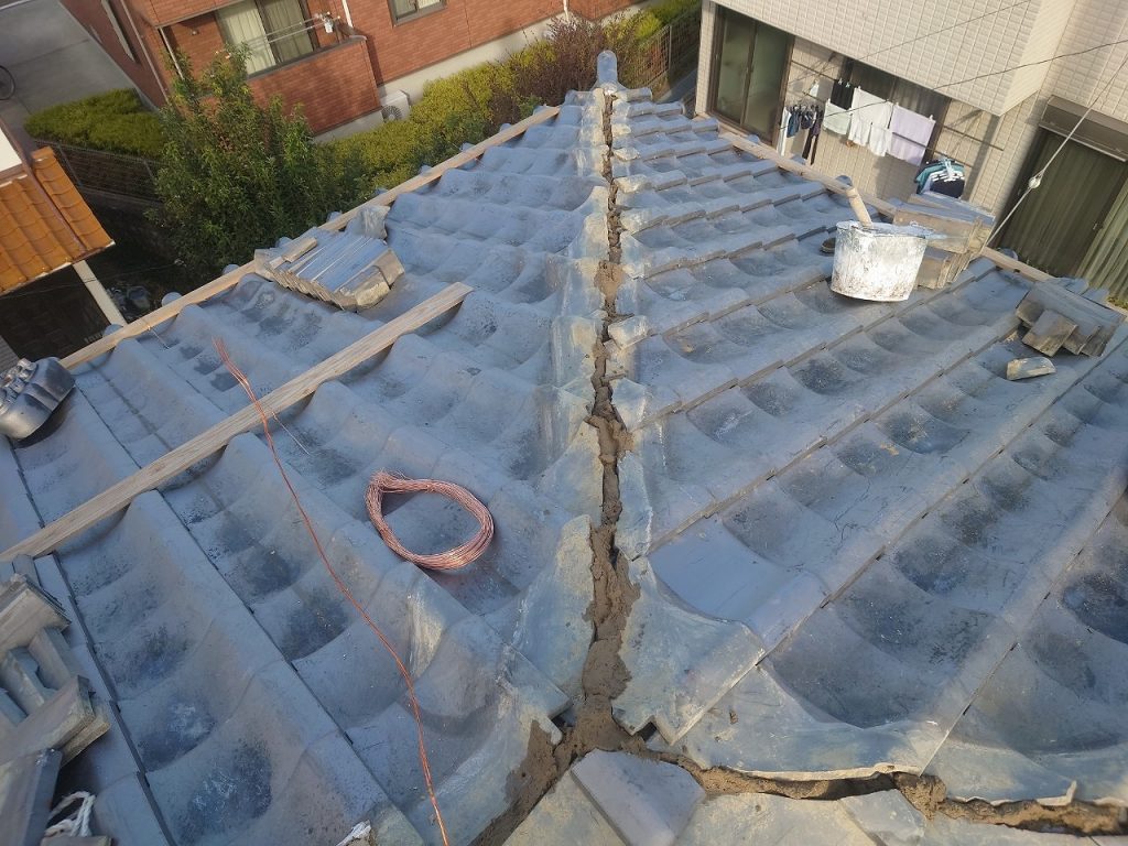 明石市　棟工事　桟瓦　施工中