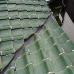 明石市の瓦屋根で谷板金が腐食 ステンレス製へ交換して雨漏りを根本解決