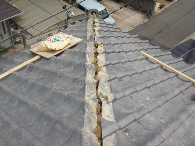 加古川市　施工中　棟瓦修理