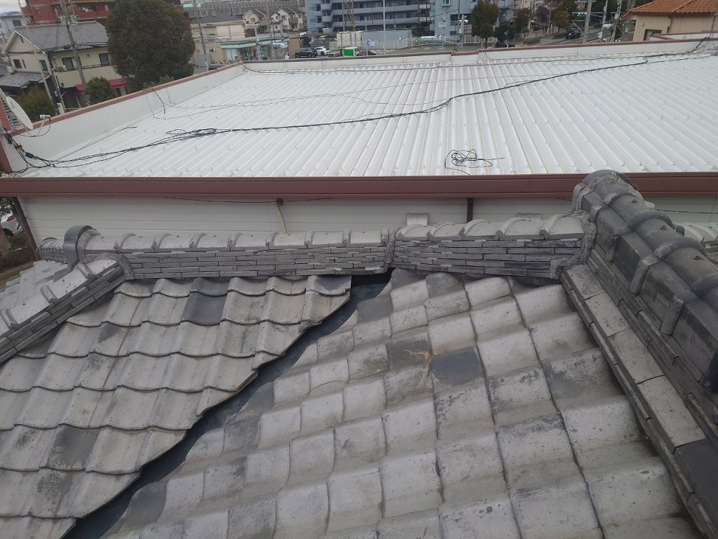 明石市　施工完了　ガルバリウム　谷板金