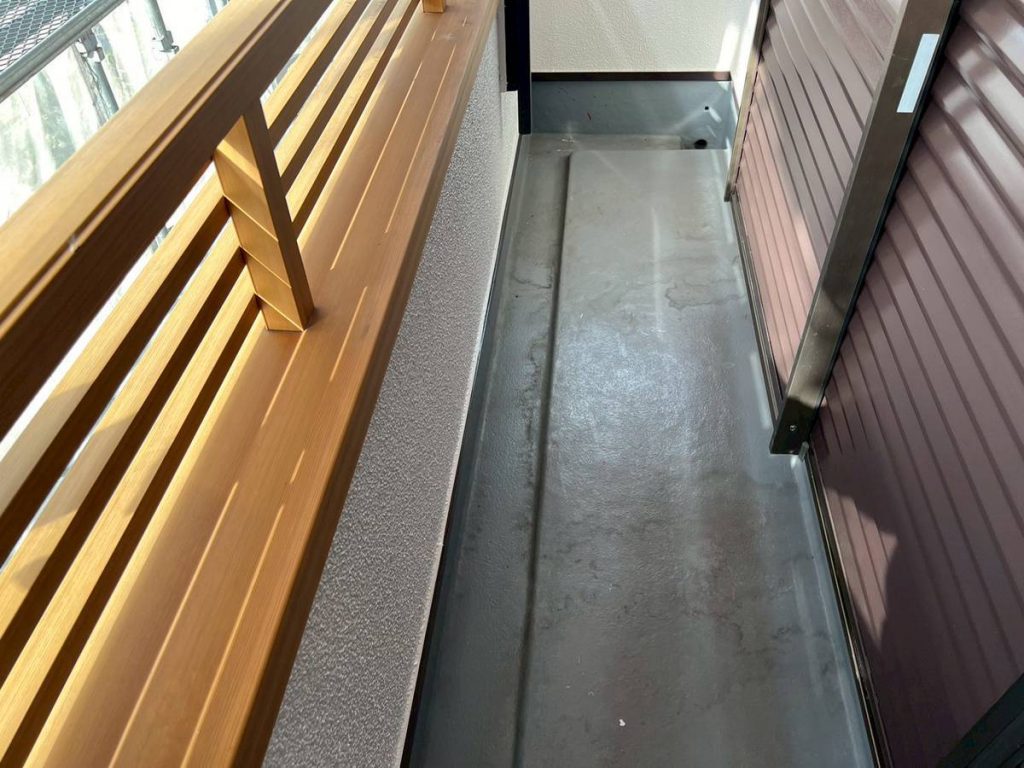 明石市　ベランダ　防水工事　シミ