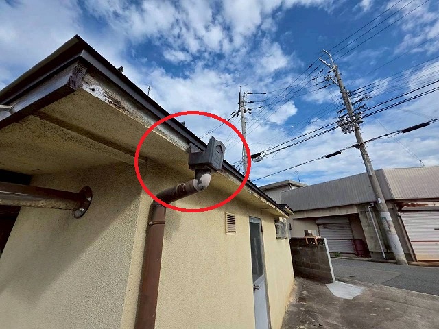 明石市　雨樋　われ