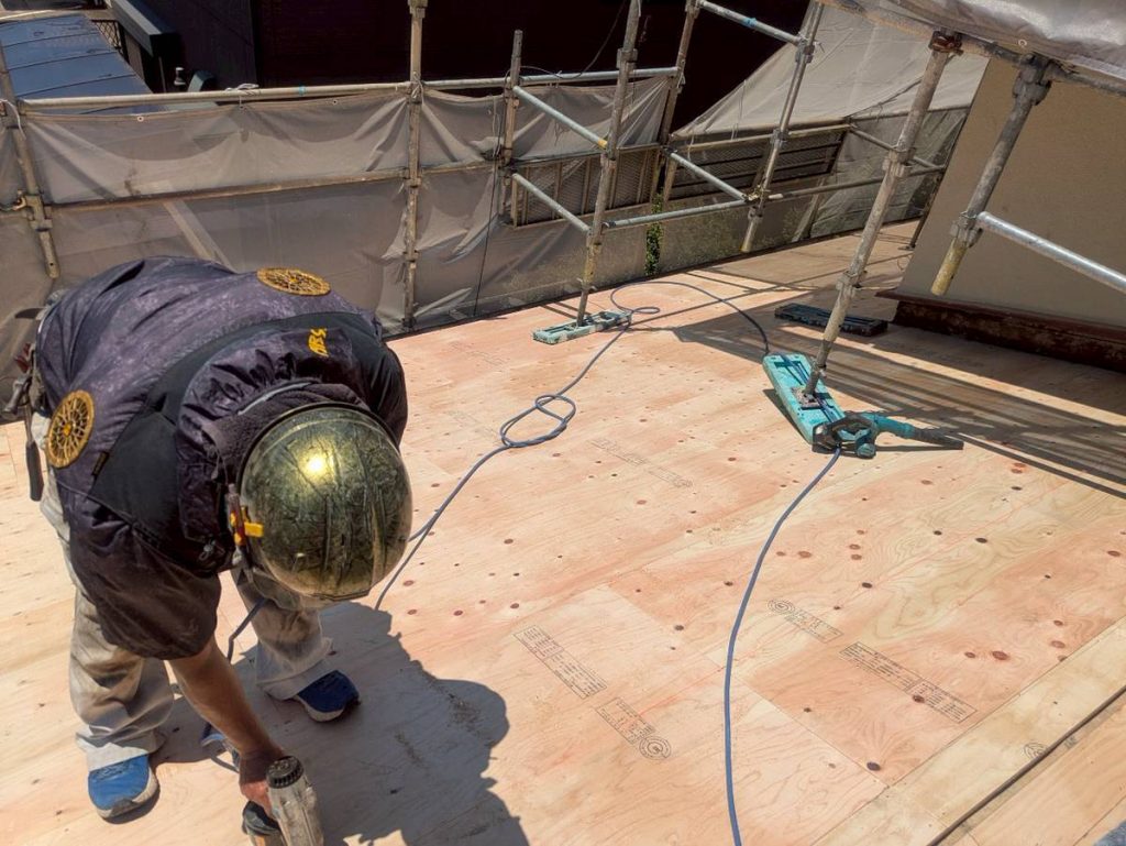 明石市 吹上 構造用合板 下屋根 完成
