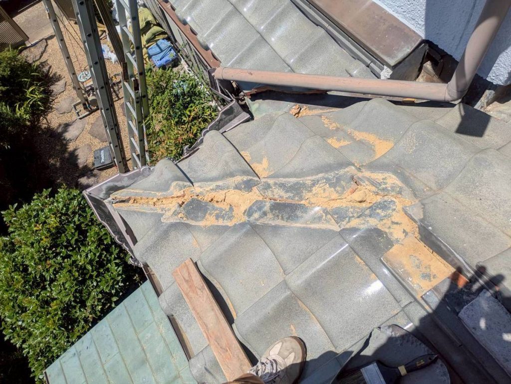 明石市 下屋根 棟瓦 撤去