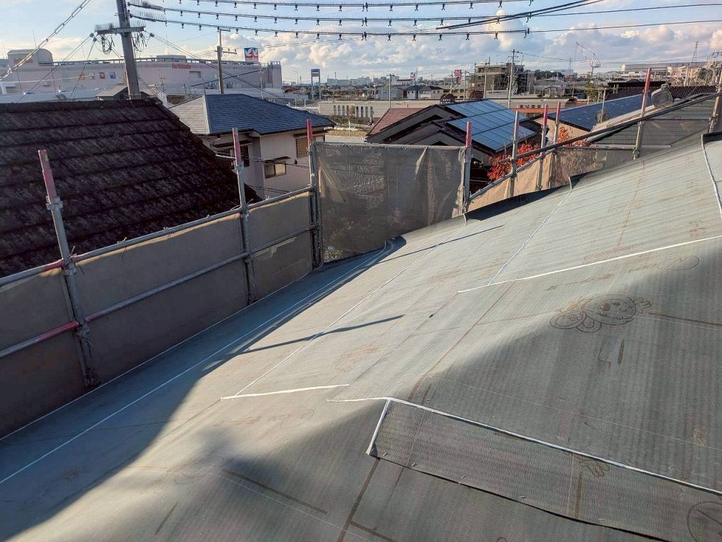 明石市　ゴムアス　施工中　大屋根