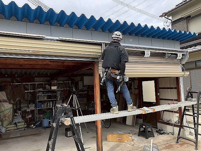 明石市 シャッター交換 施工中