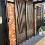 明石市|玄関カバー工法とガレージシャッター交換で住まいの外回りを一新しました!