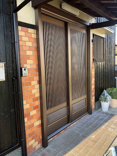明石市 玄関カバー工法 施工前