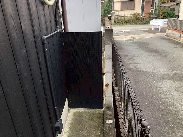明石市 裏口ドア 施工前