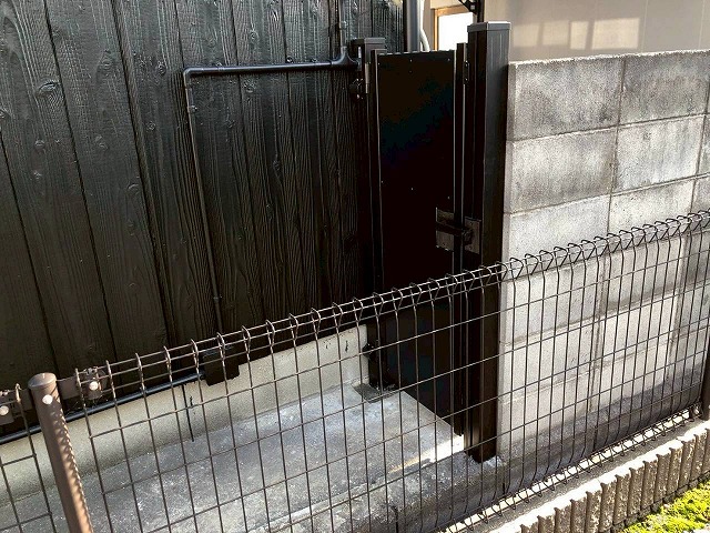 明石市 裏口ドア 施工後