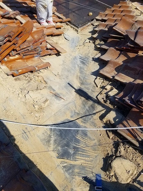 明石市 既存谷板金撤去 施工中