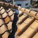 明石市　瓦屋根で雨漏り！谷板金交換と漆喰(しっくい)補修を行いました