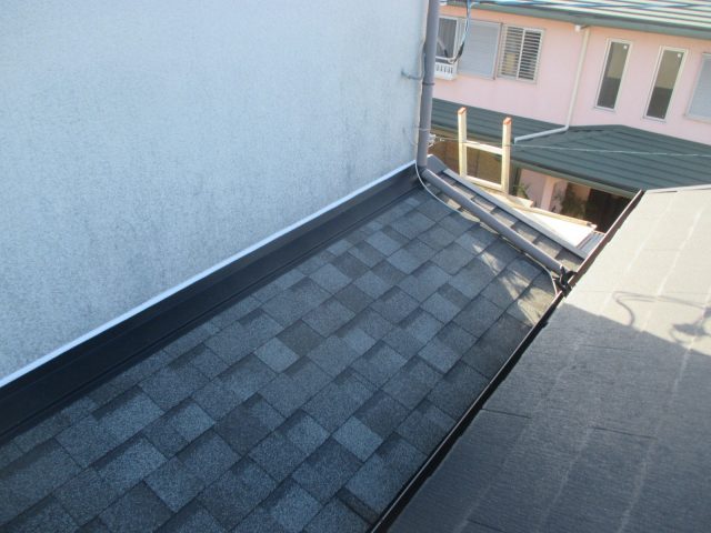 加古川市　壁際　屋根端部の板金仕舞い